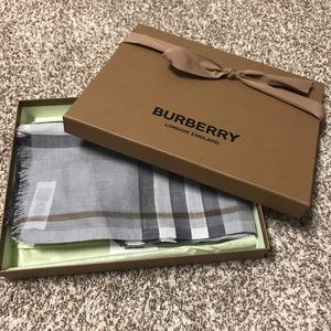 NWT Burberry Giant Check Gauze Scarf
